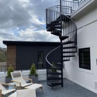 Escalier en colimaçon extérieur moderne, conçu sur mesure pour les applications d'escaliers extérieurs architecturaux