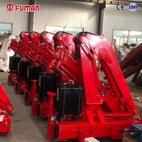 Grue de 5 tonnes, vente chaude, télécommande, sections hydrauliques, camion grue, bras articulé, réservoir d'huile, stabilisateurs arrière