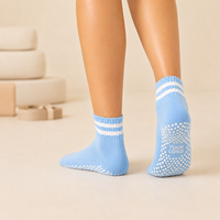 Chaussettes de Pilates en coton personnalisées antidérapantes, respirantes, à hauteur mi-mollet, pour yoga, ballet et sport, avec logo tricoté sur le corps