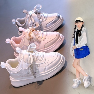 <span class=keywords><strong>Zapatillas</strong></span> Deportivas Blancas de Estilo Coreano para <span class=keywords><strong>Niñas</strong></span>, con Cierre de <span class=keywords><strong>Velcro</strong></span>, Antideslizantes, Parte Superior de PU, para <span class=keywords><strong>Niñas</strong></span> Mayores, Otoño 2026, Nuevas - Product Image 1