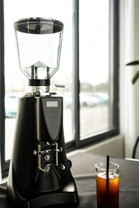 Molinillo de Café Eléctrico con Muelas Planas de 68 mm y Pantalla Digital - Product Image 2