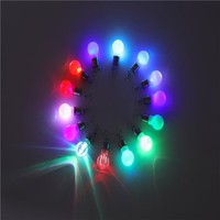 Mini lampe LED porte-clés, porte-clés créatif en plastique à changement de couleur avec lumière blanche et RVB pour cadeaux promotionnels