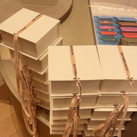 Boîte cadeau magnétique personnalisée pour bijoux, en carton rigide, avec pelliculage mat, pour emballage de colliers, montres, lunettes, avec revêtement UV