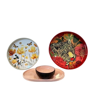 ถาดไม้เคลือบเงาตกแต่งสไตล์ร่วมสมัย สำหรับจัดเก็บเครื่องประดับ โต๊ะเครื่องแป้ง และเก็บเครื่องสำอาง - Product Image 1