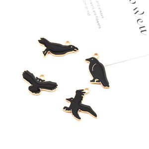 Colgante de aleación con temática de pájaro negro, accesorios de joyería DIY de aleación de zinc, dije unisex para collar, llavero, adorno - Product Image 1