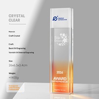 Trophée en cristal dégradé gravé sur mesure, givré et créatif, pour les employés exceptionnels, remis lors de la réunion annuelle