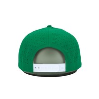 Sombreros de camionero de ala curva Snapback a prueba de agua de poliéster verde cuerda perforada con agujero cortado con láser de 5 paneles en blanco personalizado con soporte para camiseta