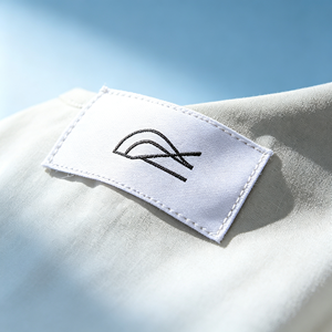 Étiquettes tissées personnalisées pour vêtements, étiquettes de marque pour chaussures et sacs avec votre logo - Product Image 1