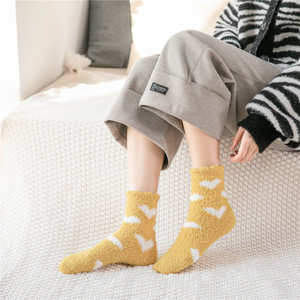 Vente en gros de chaussettes classiques mi-mollet pour femmes motif rayé en molleton de <span class=keywords><strong>corail</strong></span> sans perte d'étriers tricotés chauds et confortables - Product Image 4