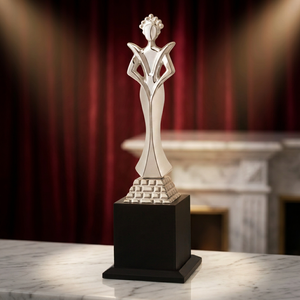 Trophée d'entreprise très demandé par POOJA GIFT CORPORATION avec design portable en métal moulé sous pression, prêt pour la gravure, finition soignée - Product Image 1