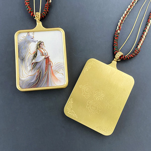 Collier en acier inoxydable plaqué or 18 carats avec pendentif renard féerique et chaîne tressée étanche – Vente en gros - Product Image 1