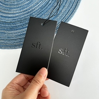 Étiquette volante personnalisée recyclable avec logo UV brillant pour vêtements, étiquette en papier pour mode et prêt-à-porter, étiquette volante imprimée avec cordon pour jeans