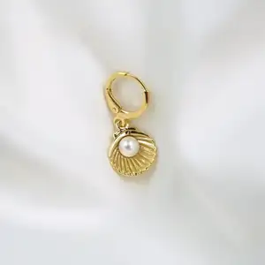 Promosi 2023 Musim Panas Penjualan Laris Perhiasan Fashion Kerang Laut Berlapis Emas Anting-Anting Mutiara Segar