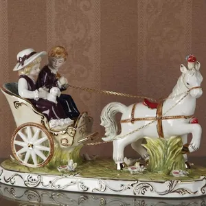 Western Porcelain Carriage Gift Home Furnishing Crafts Loving Girls and Boy figurines statue gift craft