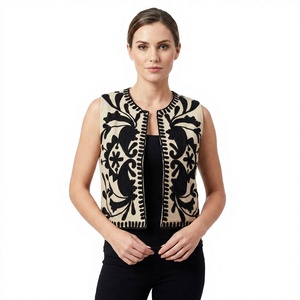 Veste courte réversible ART&ART pour femme, style bohème, en coton Suzani, tricotée, brodée à la main, florale, respirante, écologique - Product Image 1