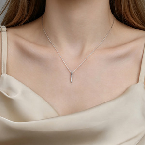 Collier pendentif minimaliste en argent sterling 925 avec serti de diamants ronds, chaîne à maillons plaquée rhodium, unisexe, à porter au quotidien - Product Image 6