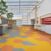 Dalles de moquette modernes 50x50cm en nylon, couleur unie, rembourrées, robustes, modulaires, pour espaces de coworking et salles de réunion (vente en gros)