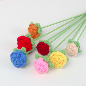 Bouquet de fleurs artificielles en tricot, roses bulles faites à la main, cadeau pour la Saint-Valentin ou un anniversaire de fille. - Product Image 4