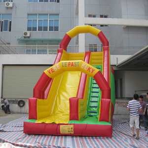 สไลเดอร์เป่าลมรูปสายรุ้งสำหรับเด็กปีนป่ายและเล่นสไลด์ - Product Image 1