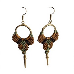 Boucles d'oreilles pendantes macramé vintage en laiton doré, faites à la main, pour enfants, avec pampilles dorées, vente en gros - Product Image 1