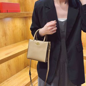 Bolso de Mano Pequeño Retro de Alta Gama para Mujer - Textura Sencilla, Bolso Multifuncional Hecho de Material PU.672 - Product Image 4