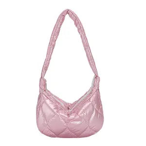도매 새로운 유행 여성 겨울 어깨 가방 작은 핑크 푹신한 패딩 퀼트 지갑 숙녀 럭셔리 겨드랑이 구름 가방