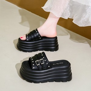 Sandali con Zeppa e Plateau da Donna con Cinturini Borchiati, Ciabatte con Suola Spessa Personalizzabili con Logo all'Ingrosso - Product Image 1