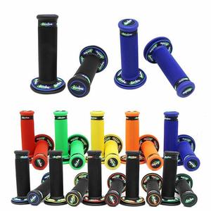 Poignées de guidon universelles en caoutchouc antidérapant de 22mm pour moto Cruiser - Product Image 1