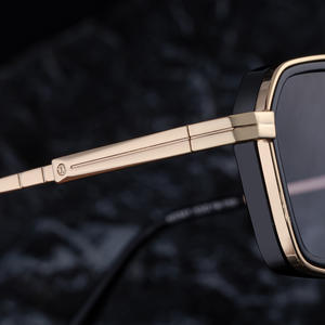 Lunettes de soleil carrées de luxe pour hommes, monture en métal noir, protection UV400, monture en plastique et métal pour usage extérieur - Product Image 4