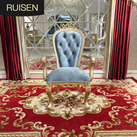 Fauteuil capitonné en velours bleu de style européen avec cadre sculpté doré, chaise d'appoint élégante pour salon et salle à manger, chaise classique