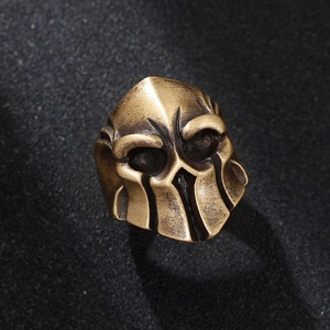 Anillo de Latón de Alta Calidad Estilo Vintage con Diseño de Esqueleto Negro, Máscara de Guerrero Espartano y Casco, Anillo de Calavera Individual para Mujeres y Hombres - Product Image 4