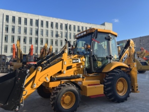 Nueva Retroexcavadora JCB 3CX 4x4, Cucharón Frontal de 1.0 CBM, Brazo Telescópico, Cabina con Aire ROPS-FOPS para Proyecto de Excavación de Zanjas Municipales - Product Image 1