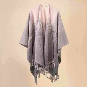 Poncho Long Épais de Luxe pour Femme avec Pompons, Châle Écharpe Portable Grande Taille pour l'Hiver – Vente en Gros Promotionnelle - Product Image 4
