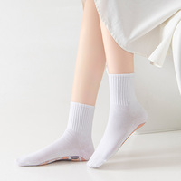 Chaussettes d'acupression des pieds de nouveau style Chaussettes en coton de massage des pieds avec bâton