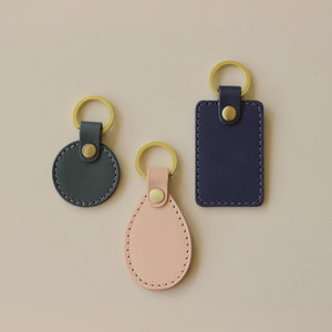 Stylish and creative PU <b>leather</b> <b>keychains</b>, various shapes car bag pendants, Korean style minimalist gift <b>keychains</b>. - Product Image 1