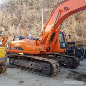 Excavadora de orugas Doosan DH300LCV DH370 de 30 toneladas usada, modelo 2018 de 1,3 m3, engranaje de bomba Kawasaki a la venta en Shanghai - Product Image 3