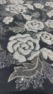 Nouveau design de dentelle en tissu avec points éponge, perles de cristal et tubes argentés pour robes de mariée haut de gamme et matériaux de robes de soirée - Product Image 3