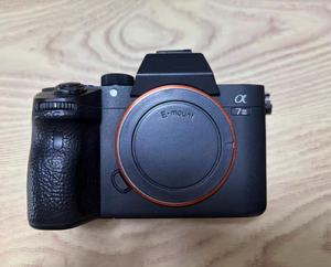 Cámara Sony A7 III sin Espejo Usada, 24.2MP Full Frame, Video 4K, Buen Estado, Lista para Enviar - Product Image 1