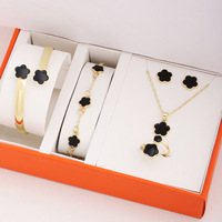 Pendientes de Cinco Pétalos, Anillo de Trébol de Cinco Hojas, Pulsera, Collar - Juego de Cinco Piezas, Juego Decorativo de Flores de Cinco Hojas para Mujer