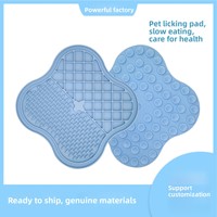Tapis de léchage en silicone en forme de trèfle à quatre feuilles pour animaux de compagnie, à alimentation lente, avec ventouse anti-étouffement pour chiens