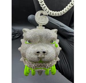 จี้รูปบูลด็อกประดับเพชรแบบ Iced Out สีเขียวนีออน VVS มอยส์ซาไนต์ เงินแท้ 925 - Product Image 1