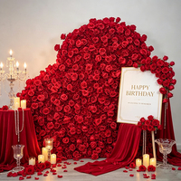 Dinding Bunga Berbentuk Hati dengan Desain Mawar Merah Buatan yang Sedang Tren untuk Dekorasi Latar Belakang Pesta Pertunangan Hari Valentine