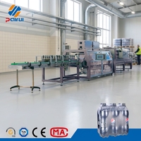 Machine d'emballage sous film rétractable PE entièrement automatique pour bouteilles en plastique, destinée au processus d'emballage après remplissage
