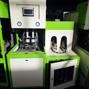 מכונת ניפוח בקבוקי סודה 750 מ\\\"ל ו-1 ליטר, חצי אוטומטית, מבוקרת PLC, בעלת 2 תאים, לייצור בקבוקי PET למשקאות מוגזים, רב מכר לייצוא - Product Image 3