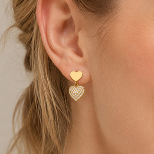 Boucles d'oreilles en forme de cœur en acier inoxydable plaqué or 18 carats, serties de zircon scintillant, bijoux de mode pour femmes - Product Image 2