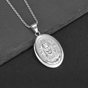 Collar con Colgante Ovalado de Acero Inoxidable para Hombre, Chapado en Oro y Plata, Diseño Religioso de Jesucristo, Joyería de Regalo YS013 - Product Image 2