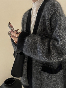 <span class=keywords><strong>Cardigan</strong></span> long oversize à col en V <span class=keywords><strong>gris</strong></span> <span class=keywords><strong>foncé</strong></span> mélangé, style Old Money, esthétique coréenne, pour <span class=keywords><strong>femme</strong></span>, automne 2025, tricot ample, 100% acrylique - Product Image 1