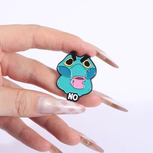เข็มกลัดรูปกบเอเลี่ยนแปลกตา ลายการ์ตูนกบอ่านหนังสือ เข็มกลัดโลหะติดกระเป๋าเป้ ป้ายติดปกเสื้อ เครื่องประดับตลกๆ ของขวัญ - Product Image 3
