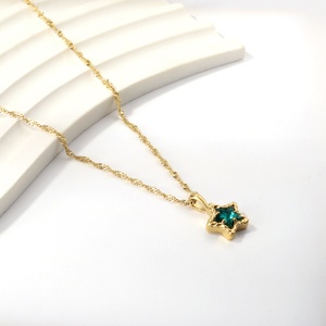 Collar de Diamantes Verdes Elegantes de Alta Calidad para Mujer, Lindo Collar con Colgante de Estrella, Collar con Colgante de Acero Inoxidable Antideslustre - Product Image 4