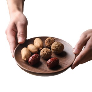 Plateau à collation rond en bois de noyer noir japonais Original Design moderne pour le dîner <span class=keywords><strong>Assiette</strong></span> <span class=keywords><strong>jetable</strong></span> pour le service des aliments de fête - Product Image 5